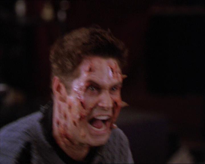Charmed-Online_dot_net-2x01WitchTrial0864.jpg