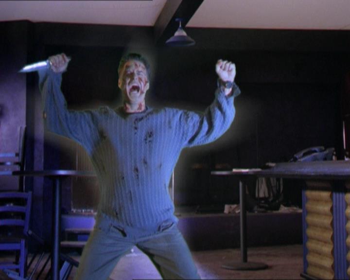 Charmed-Online_dot_net-2x01WitchTrial0866.jpg