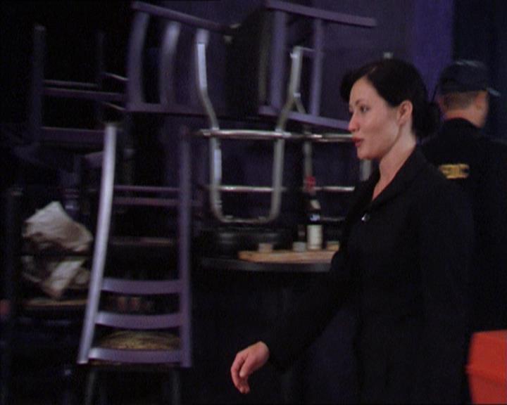 Charmed-Online_dot_net-2x01WitchTrial0921.jpg
