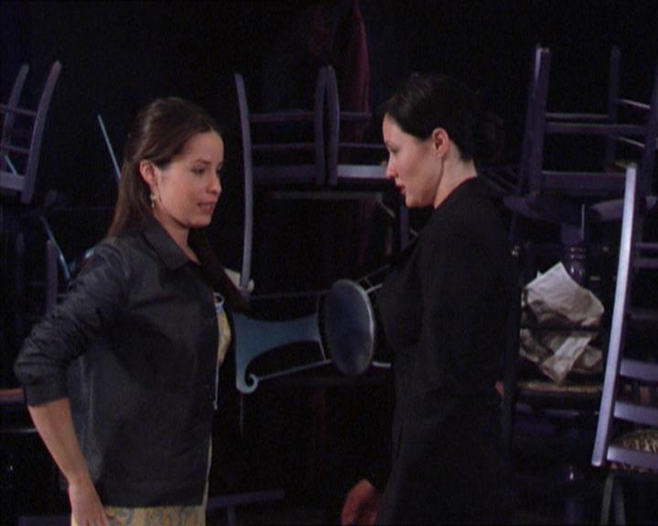 Charmed-Online_dot_net-2x01WitchTrial0923.jpg