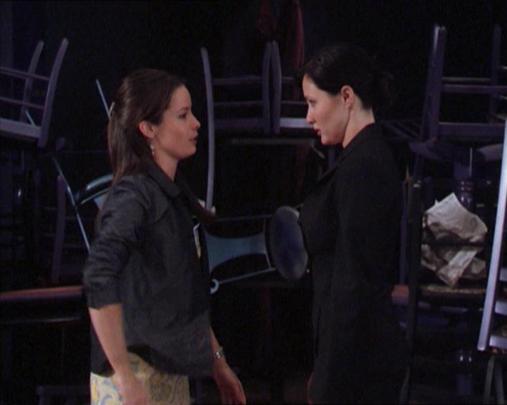 Charmed-Online_dot_net-2x01WitchTrial0925.jpg