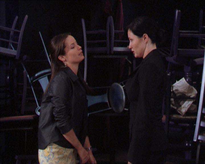 Charmed-Online_dot_net-2x01WitchTrial0926.jpg