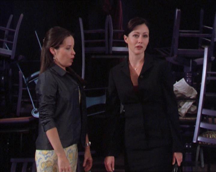 Charmed-Online_dot_net-2x01WitchTrial0930.jpg
