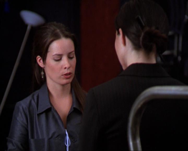Charmed-Online_dot_net-2x01WitchTrial0943.jpg