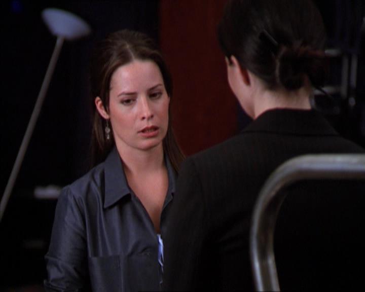 Charmed-Online_dot_net-2x01WitchTrial0951.jpg