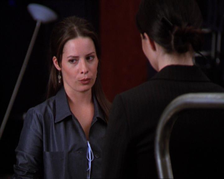 Charmed-Online_dot_net-2x01WitchTrial0954.jpg