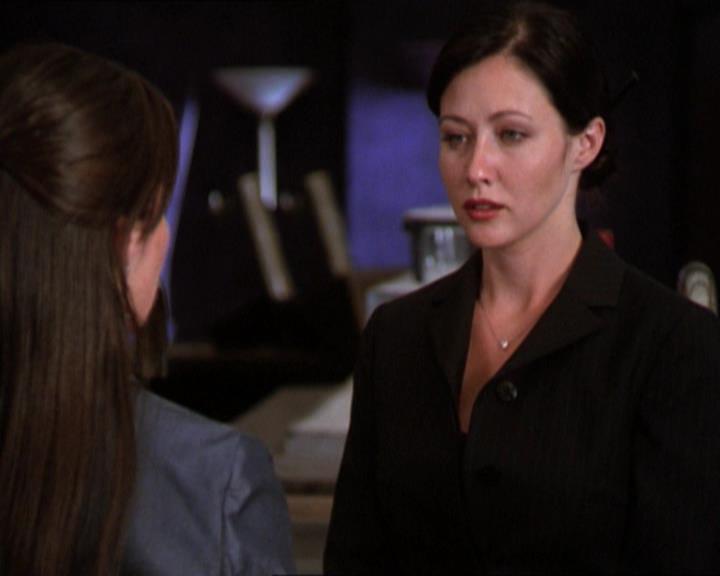 Charmed-Online_dot_net-2x01WitchTrial0964.jpg