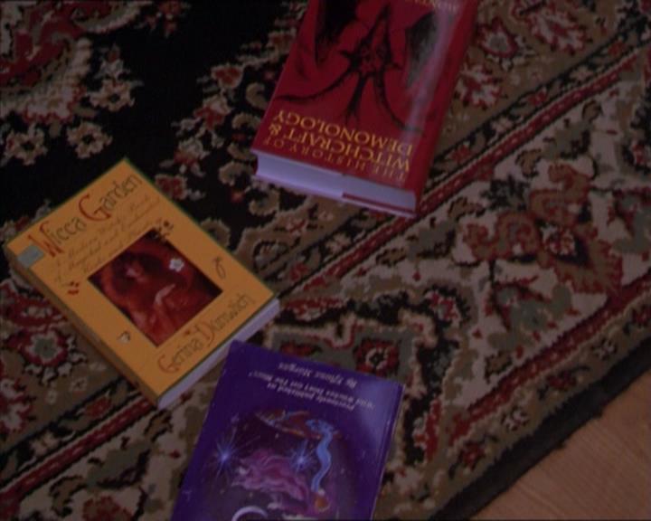 Charmed-Online_dot_net-2x01WitchTrial0972.jpg