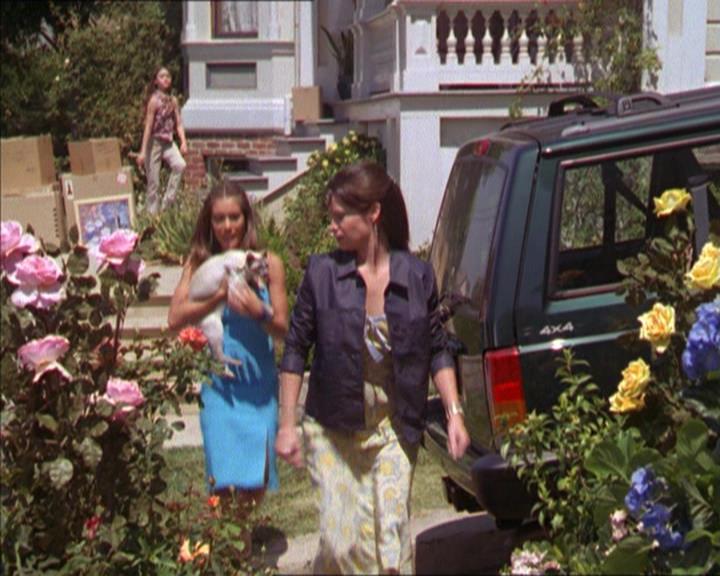 Charmed-Online_dot_net-2x01WitchTrial1102.jpg