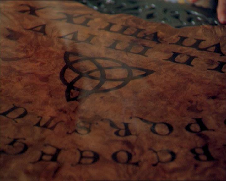 Charmed-Online_dot_net-2x01WitchTrial1141.jpg