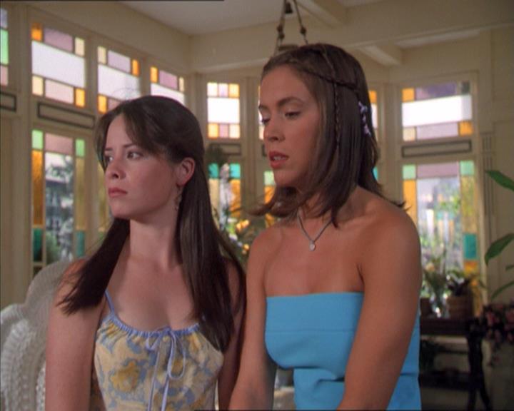 Charmed-Online_dot_net-2x01WitchTrial1158.jpg