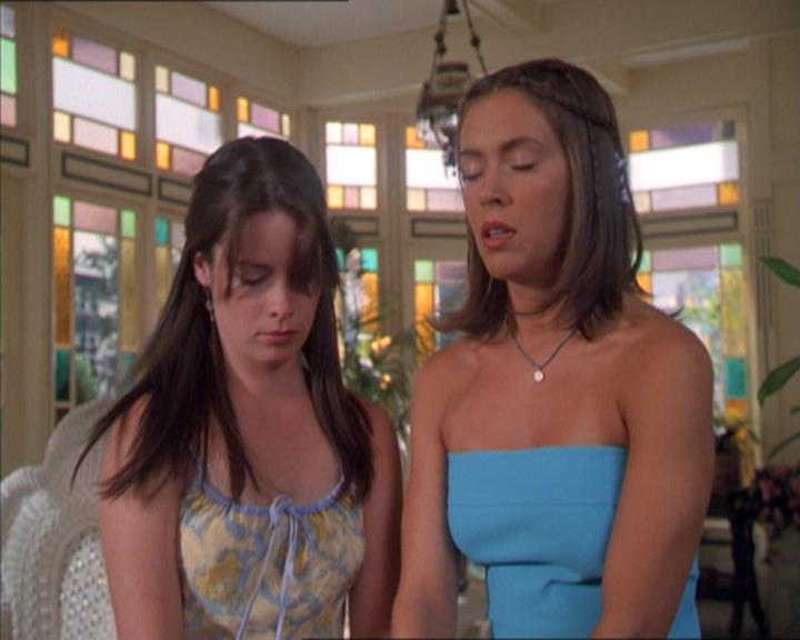 Charmed-Online_dot_net-2x01WitchTrial1162.jpg