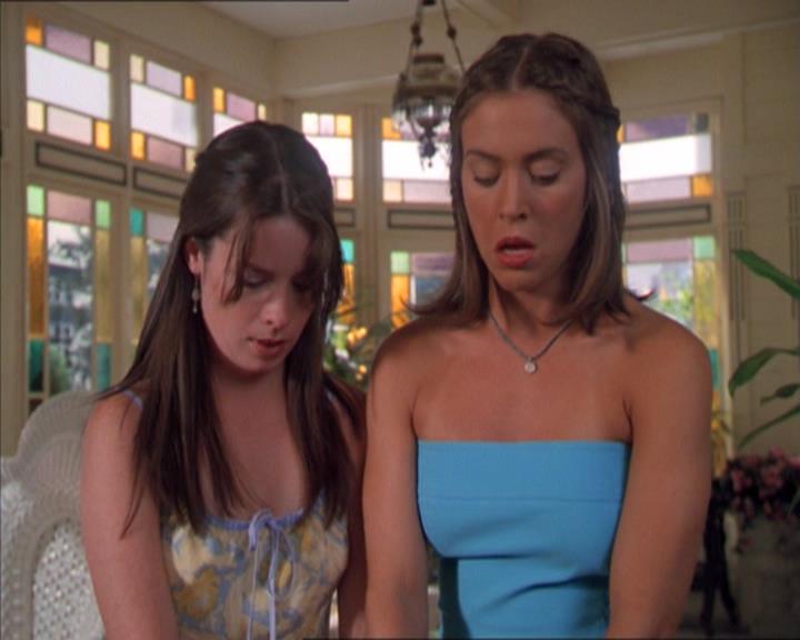 Charmed-Online_dot_net-2x01WitchTrial1164.jpg