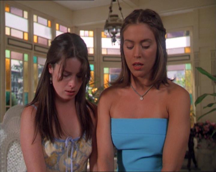 Charmed-Online_dot_net-2x01WitchTrial1165.jpg