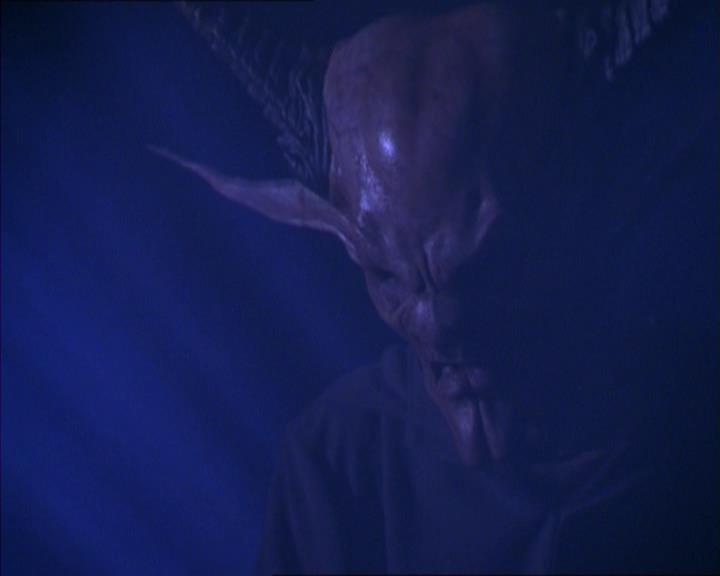 Charmed-Online_dot_net-2x01WitchTrial1185.jpg