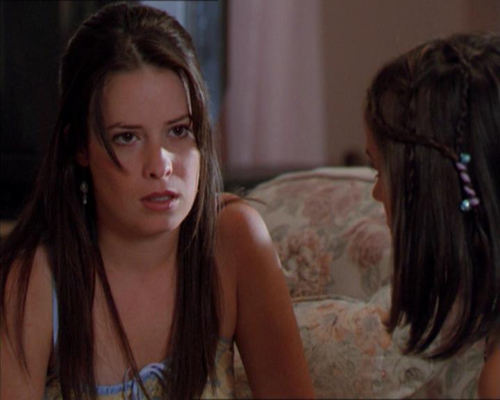Charmed-Online_dot_net-2x01WitchTrial1217.jpg