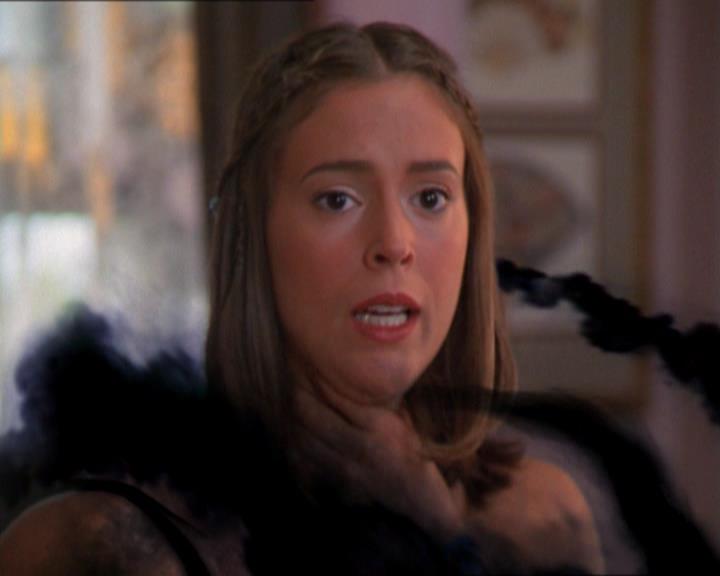 Charmed-Online_dot_net-2x01WitchTrial1236.jpg