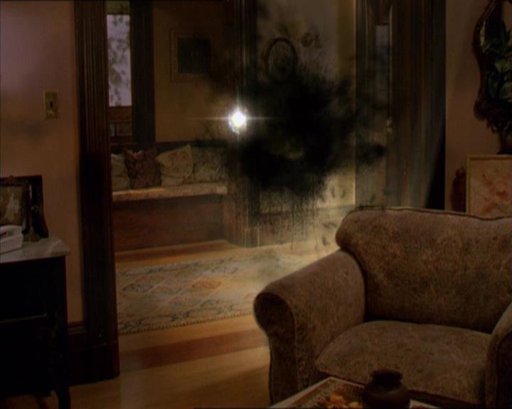 Charmed-Online_dot_net-2x01WitchTrial1250.jpg