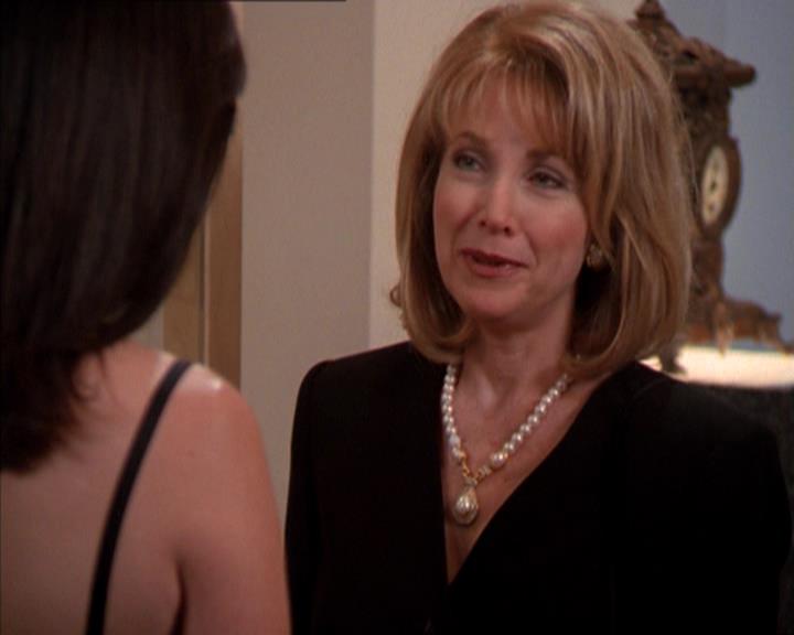 Charmed-Online_dot_net-2x01WitchTrial1311.jpg