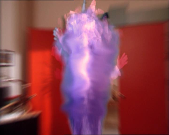Charmed-Online_dot_net-2x01WitchTrial1370.jpg