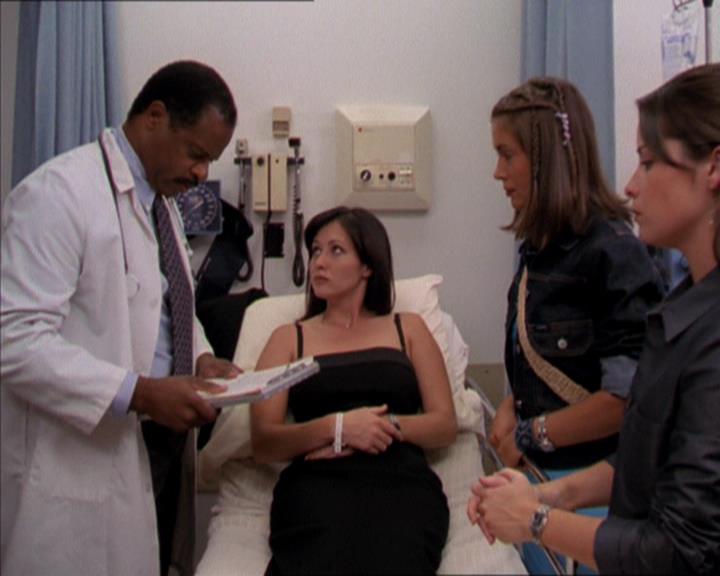 Charmed-Online_dot_net-2x01WitchTrial1387.jpg