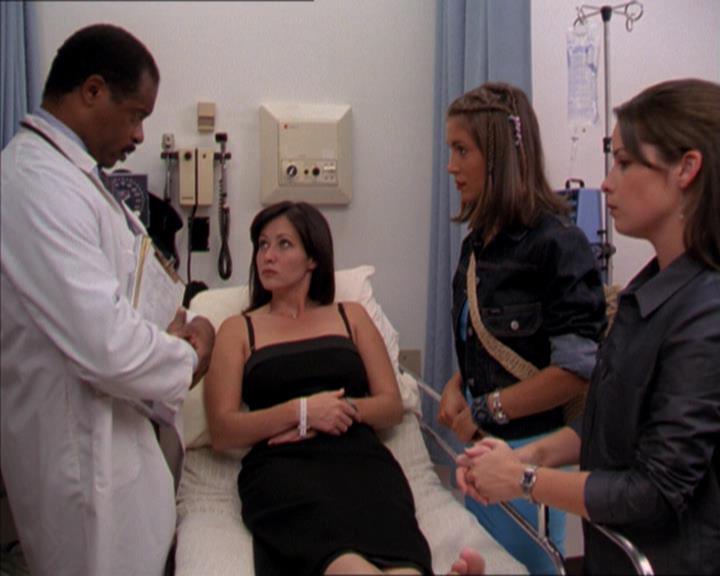 Charmed-Online_dot_net-2x01WitchTrial1390.jpg