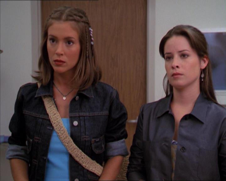 Charmed-Online_dot_net-2x01WitchTrial1397.jpg