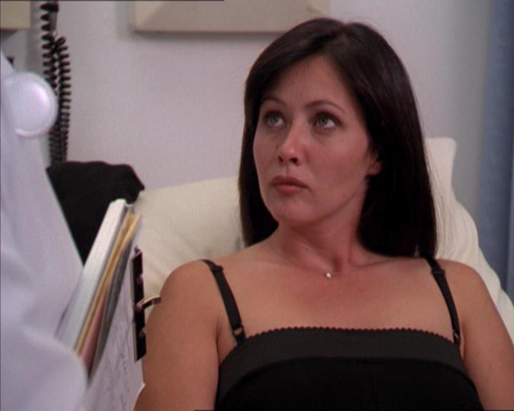 Charmed-Online_dot_net-2x01WitchTrial1400.jpg