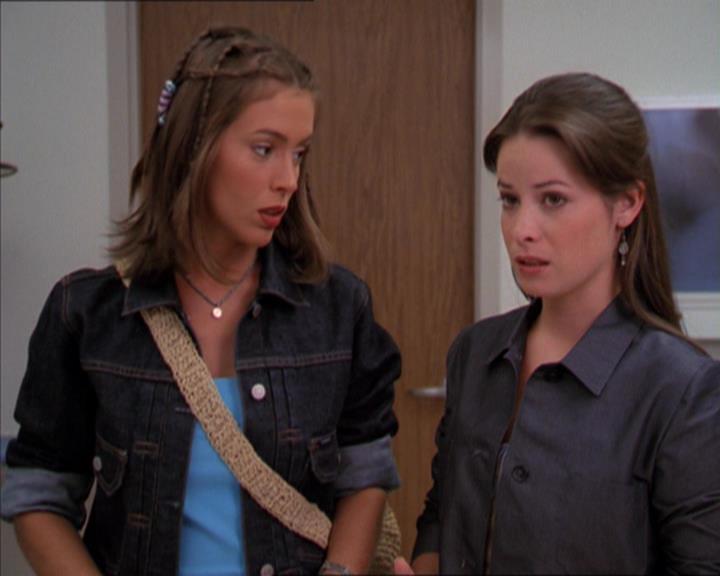 Charmed-Online_dot_net-2x01WitchTrial1421.jpg