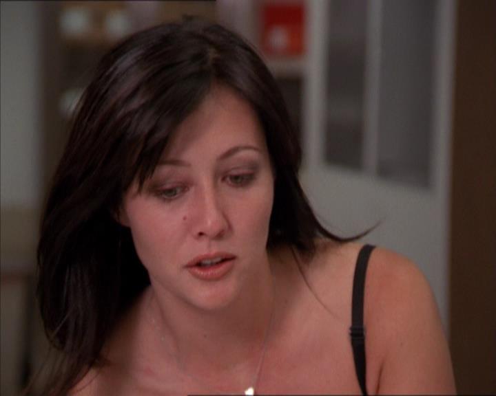 Charmed-Online_dot_net-2x01WitchTrial1423.jpg