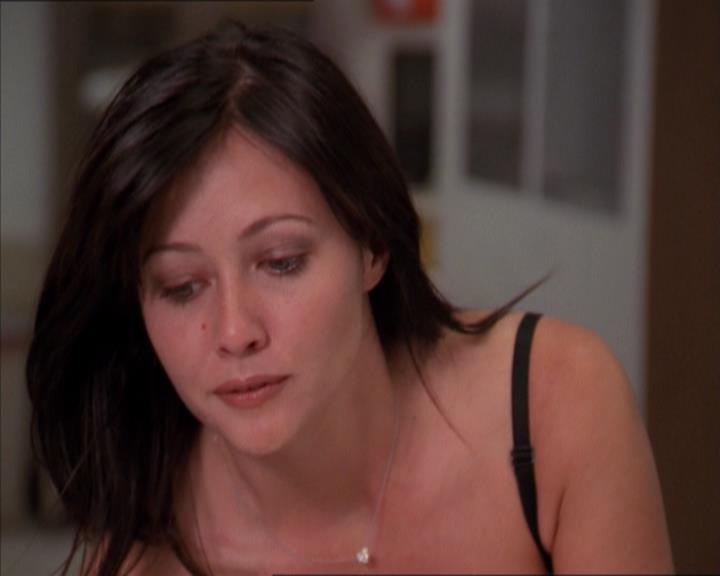 Charmed-Online_dot_net-2x01WitchTrial1424.jpg