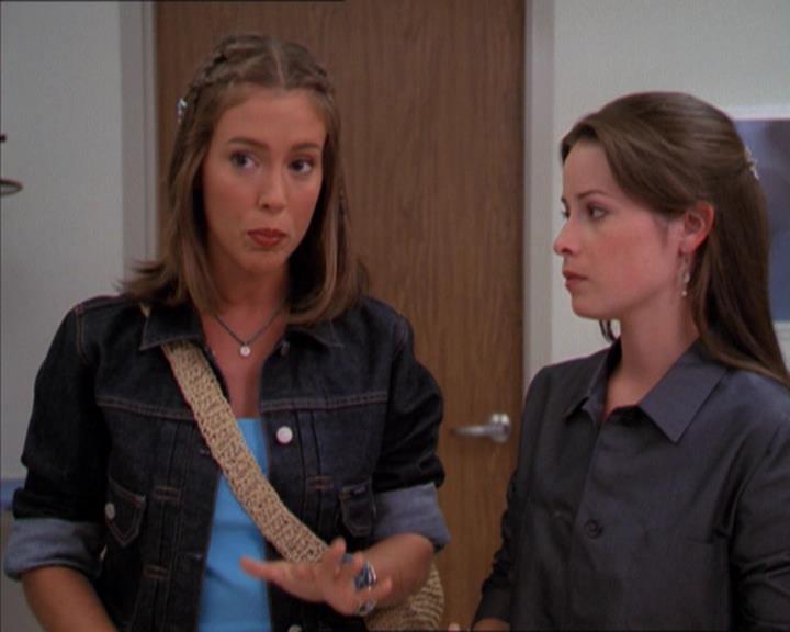 Charmed-Online_dot_net-2x01WitchTrial1425.jpg