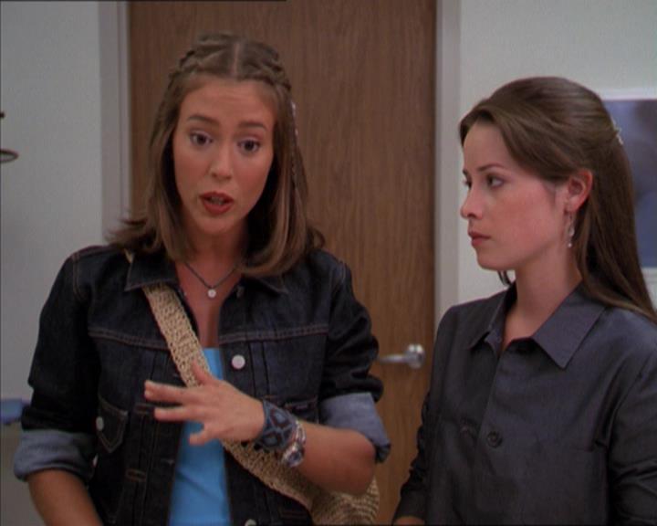 Charmed-Online_dot_net-2x01WitchTrial1427.jpg