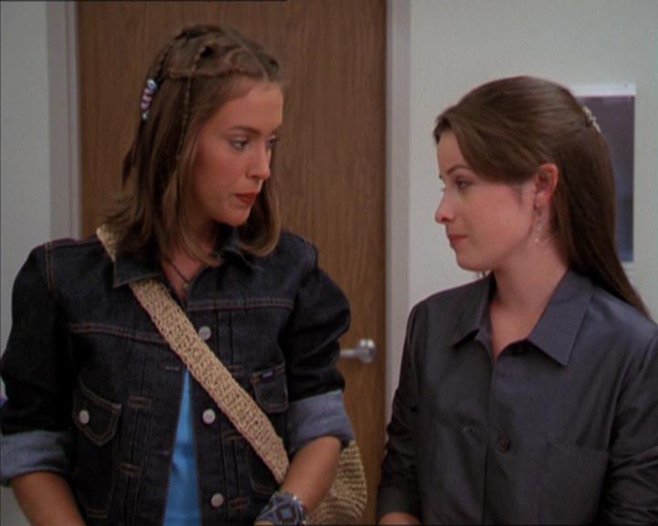 Charmed-Online_dot_net-2x01WitchTrial1435.jpg