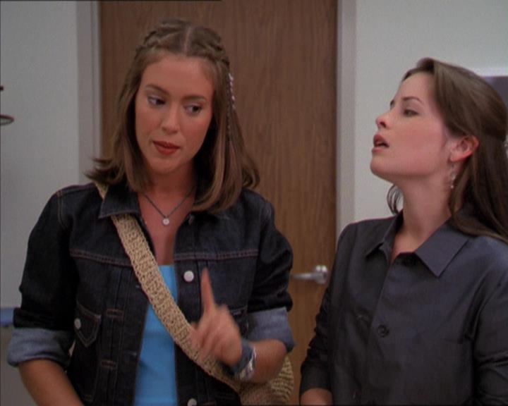 Charmed-Online_dot_net-2x01WitchTrial1437.jpg