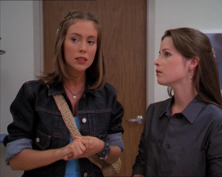 Charmed-Online_dot_net-2x01WitchTrial1444.jpg