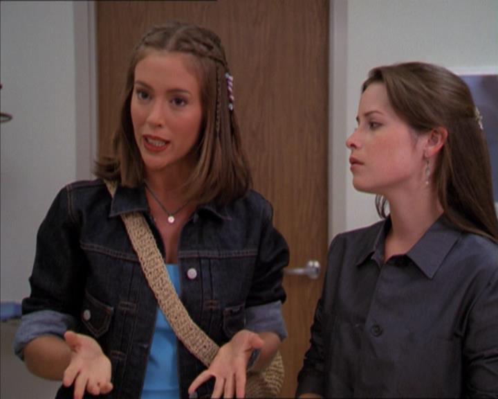 Charmed-Online_dot_net-2x01WitchTrial1445.jpg