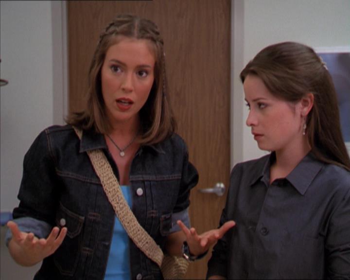 Charmed-Online_dot_net-2x01WitchTrial1448.jpg