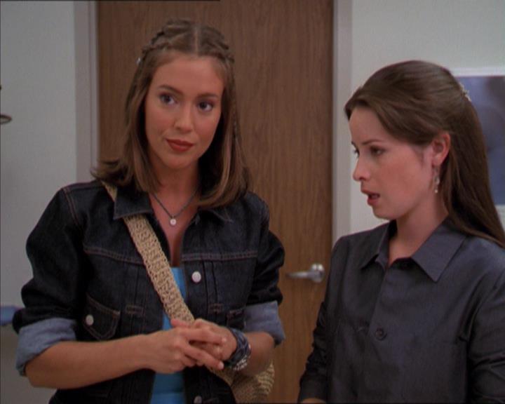 Charmed-Online_dot_net-2x01WitchTrial1449.jpg
