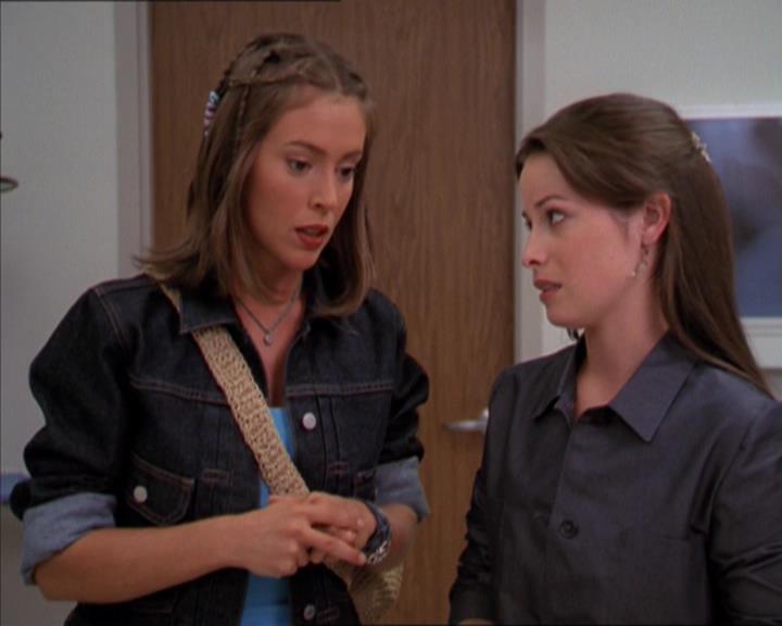 Charmed-Online_dot_net-2x01WitchTrial1452.jpg