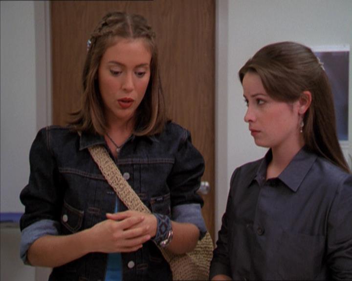 Charmed-Online_dot_net-2x01WitchTrial1456.jpg