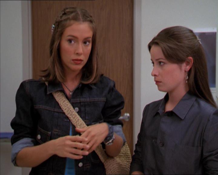 Charmed-Online_dot_net-2x01WitchTrial1457.jpg