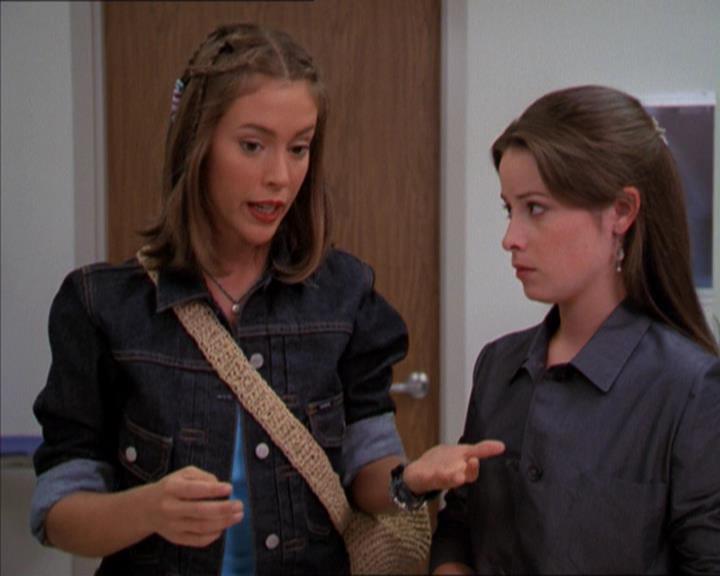 Charmed-Online_dot_net-2x01WitchTrial1458.jpg