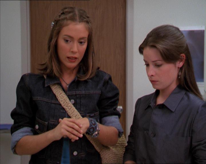 Charmed-Online_dot_net-2x01WitchTrial1462.jpg