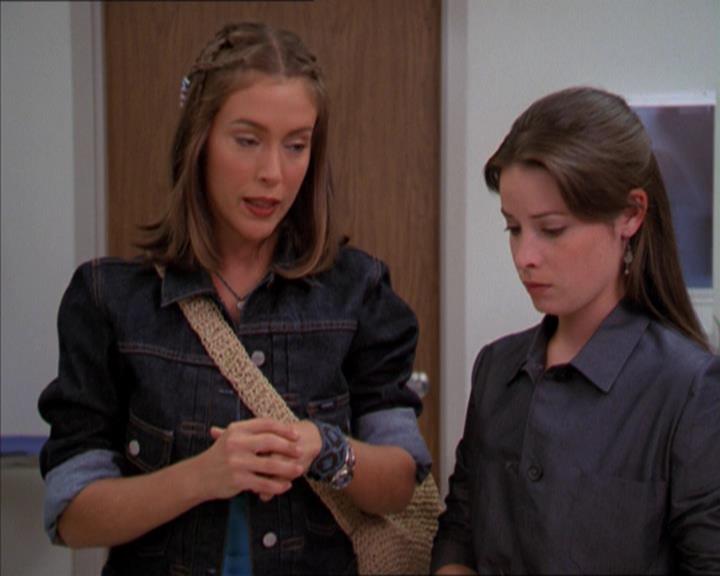 Charmed-Online_dot_net-2x01WitchTrial1463.jpg