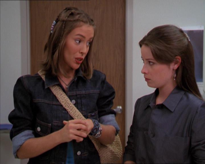 Charmed-Online_dot_net-2x01WitchTrial1464.jpg