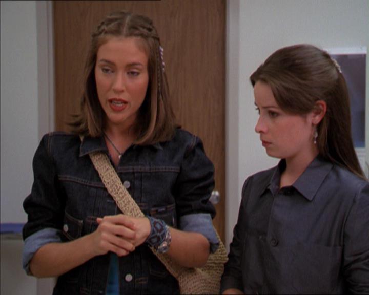 Charmed-Online_dot_net-2x01WitchTrial1465.jpg