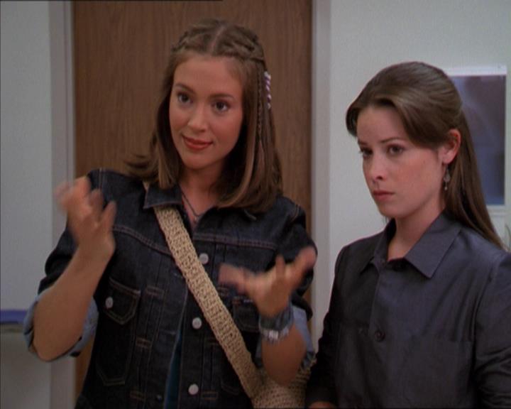 Charmed-Online_dot_net-2x01WitchTrial1470.jpg