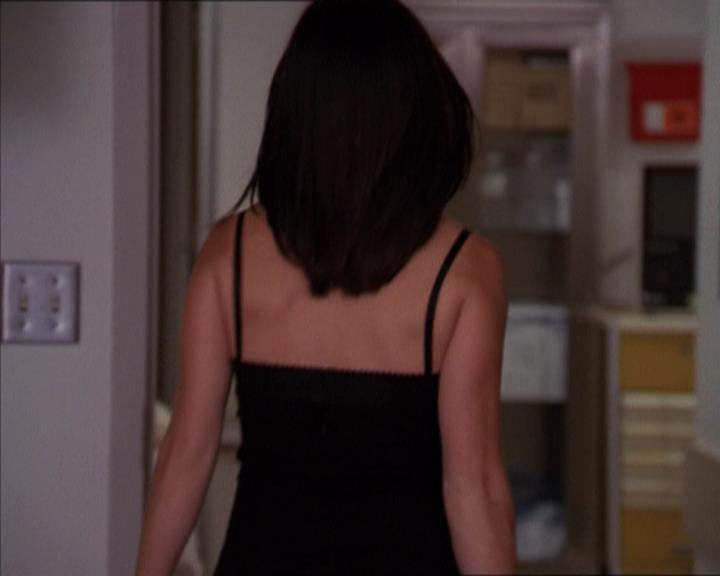 Charmed-Online_dot_net-2x01WitchTrial1474.jpg