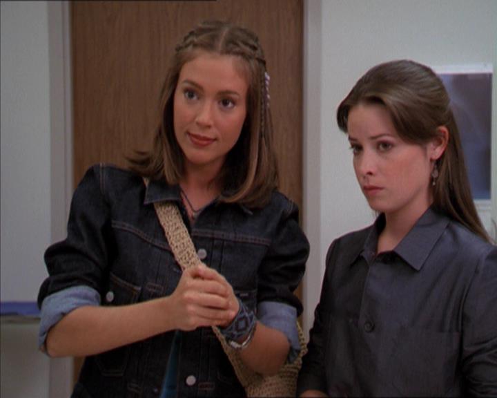 Charmed-Online_dot_net-2x01WitchTrial1475.jpg